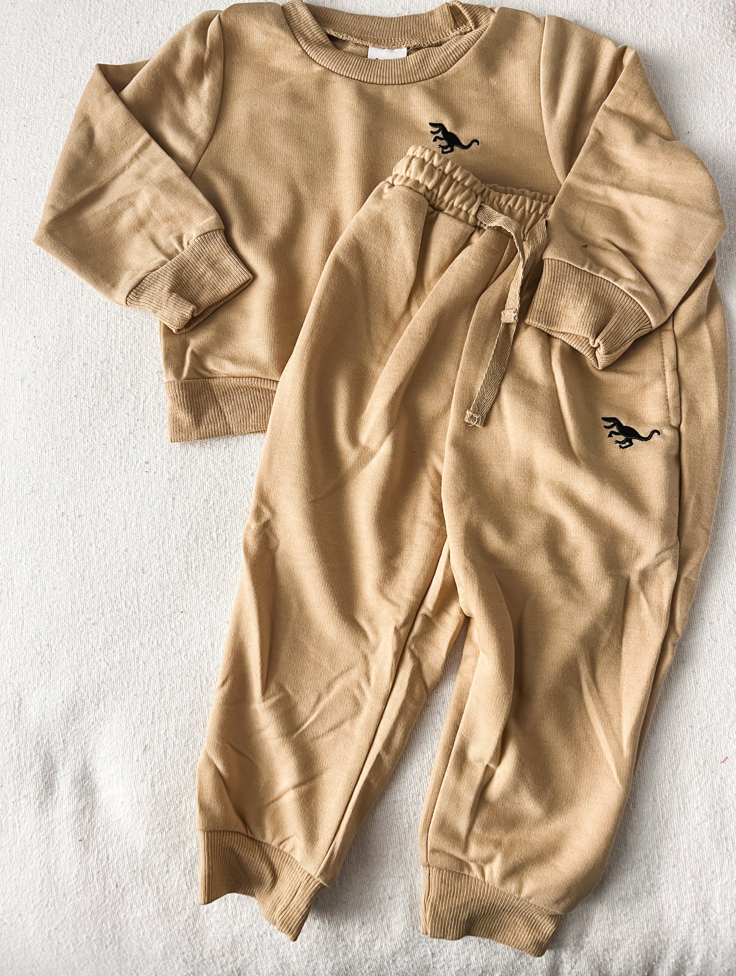 Tan dino set