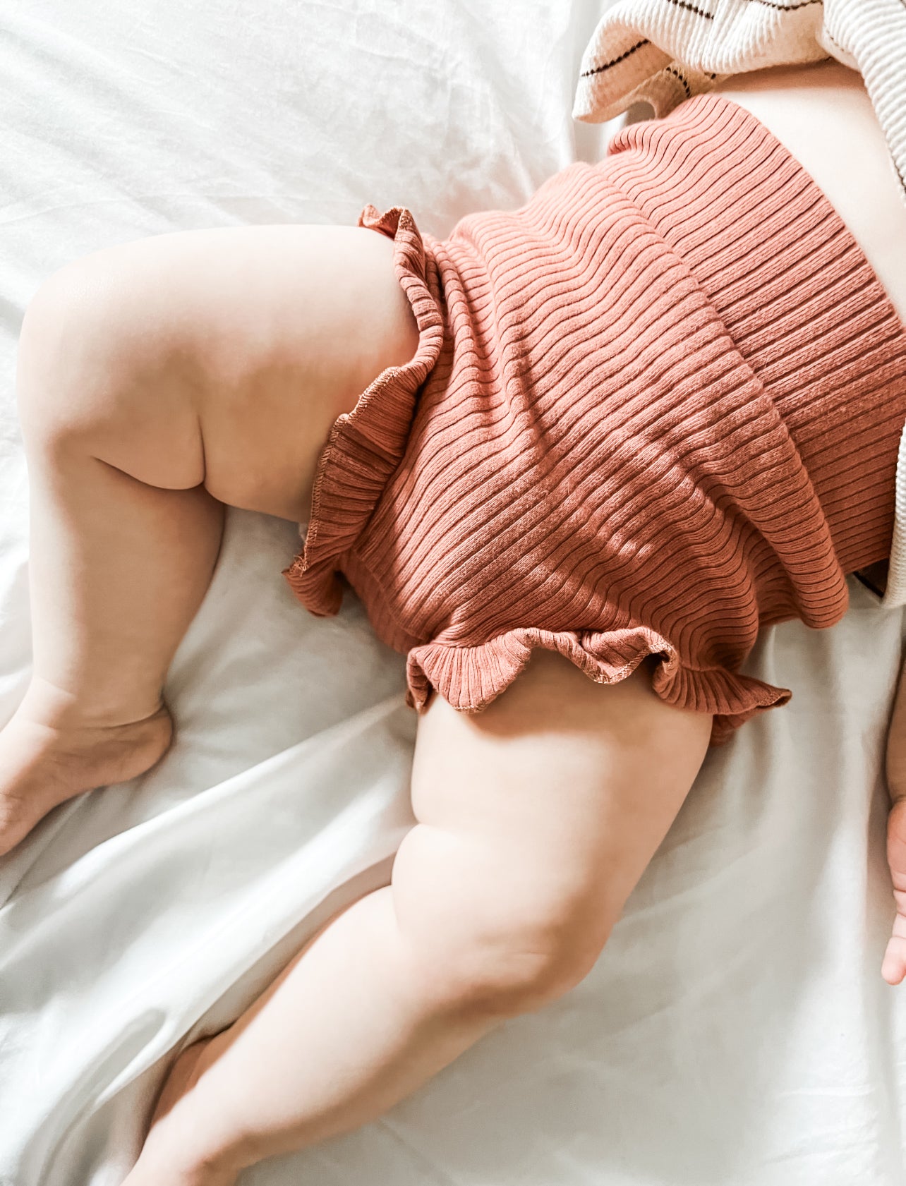 Ribbed ruffle bummies