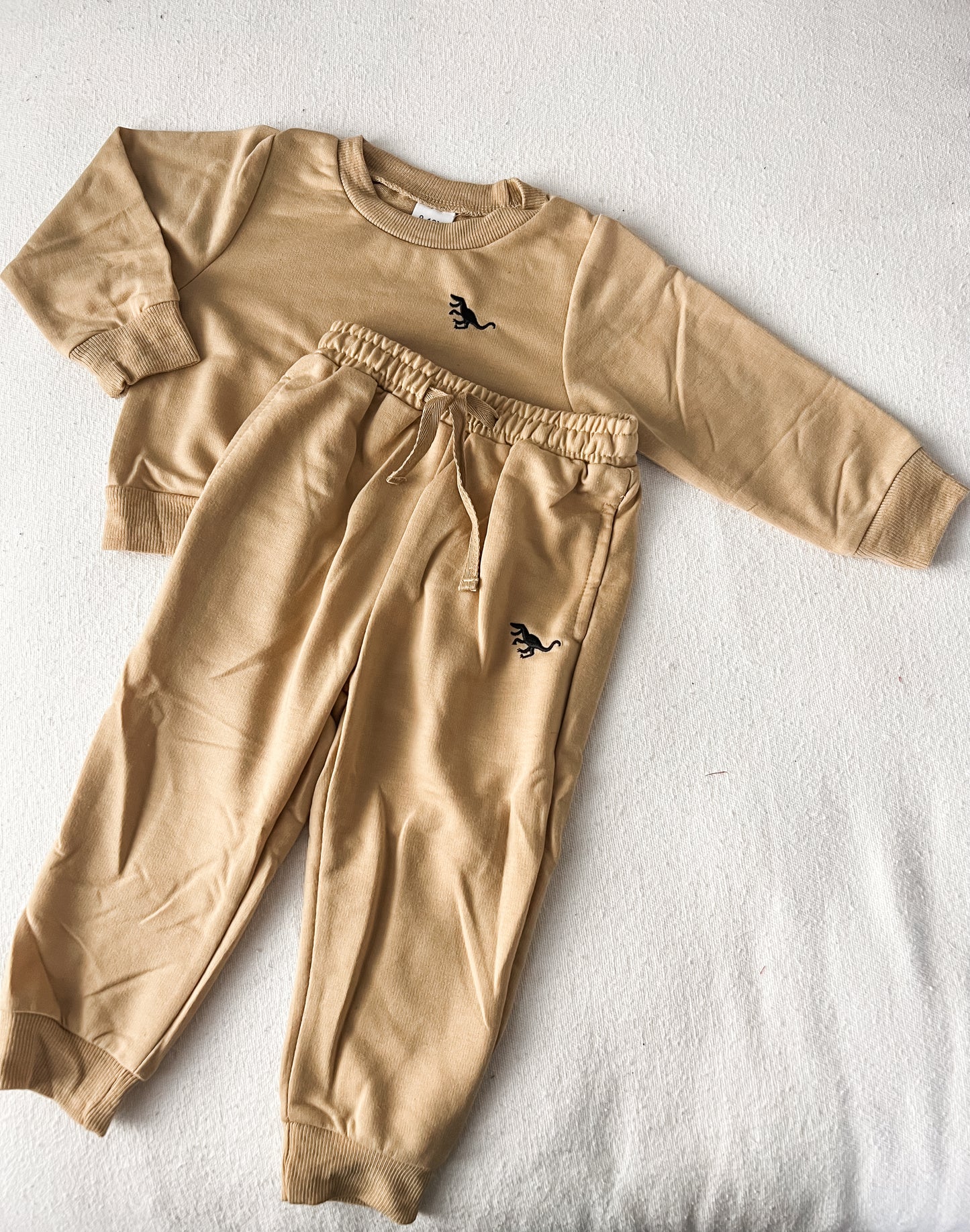 Tan dino set