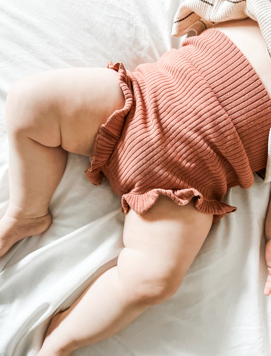 Ribbed ruffle bummies